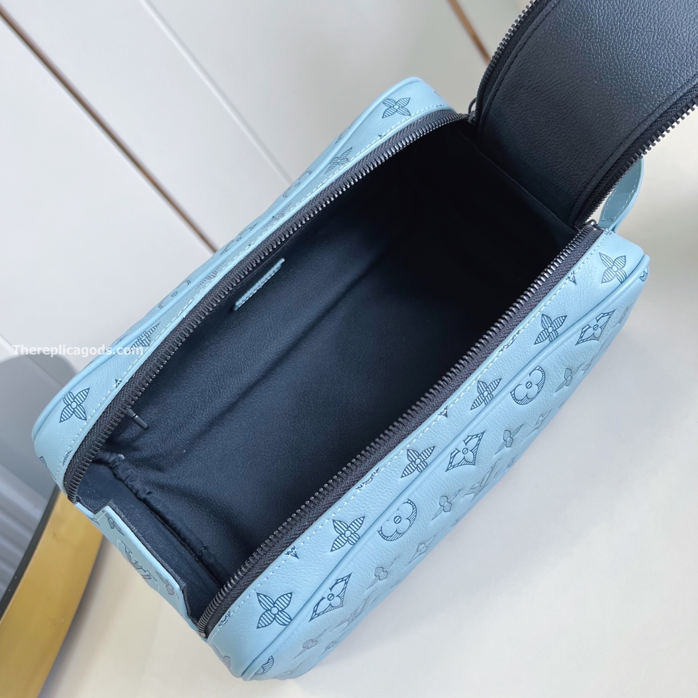DOPP KIT BLUE MONOGRAM SHADOW M14885