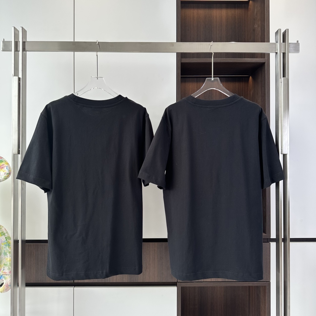 CROSS STITCH EKD​ COTTON T-SHIRT IN BLACK - TP589