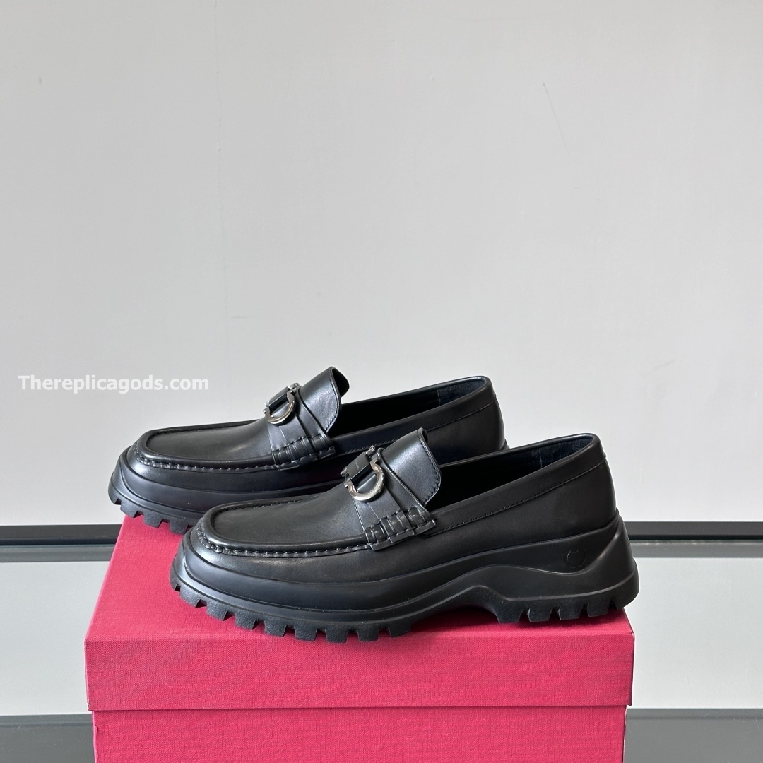 LEATHER LOAFERS IN BLACK - SF78
