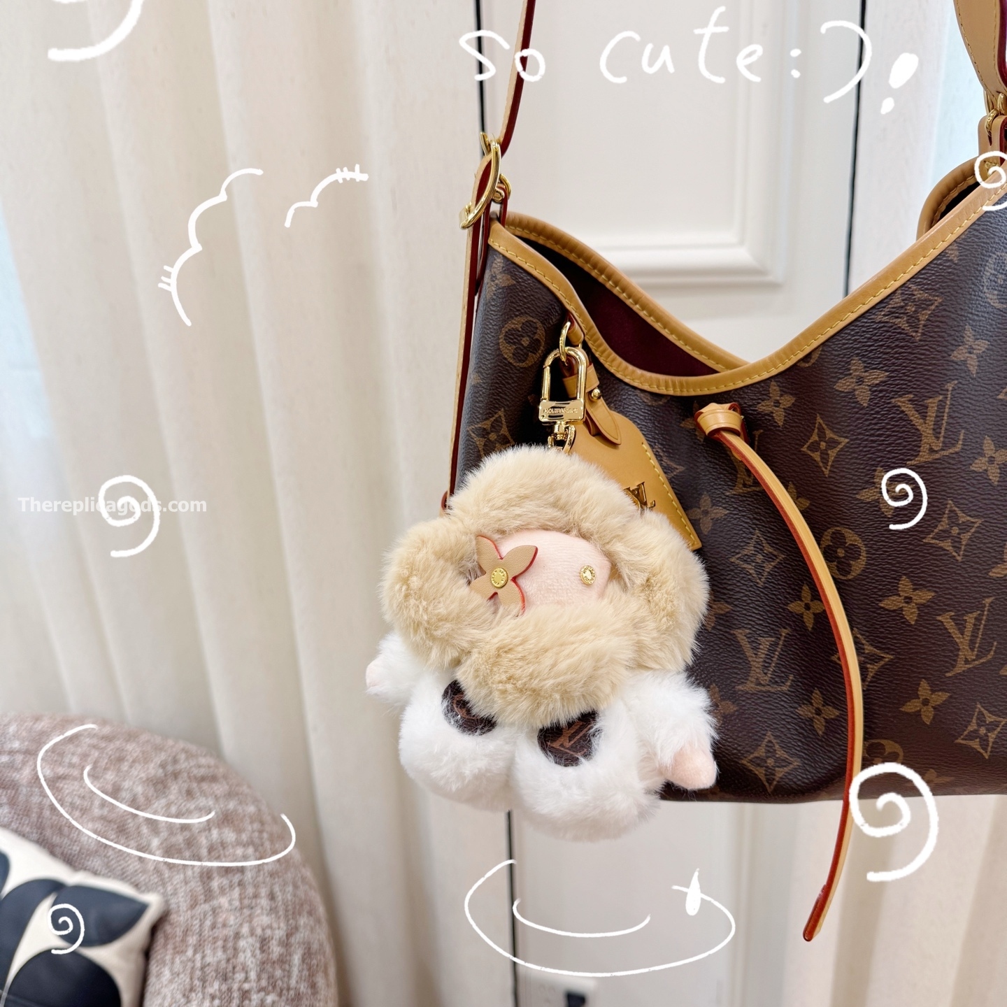 MY VIVIENNE BAG CHARM IN GREY AND WHITE M02324