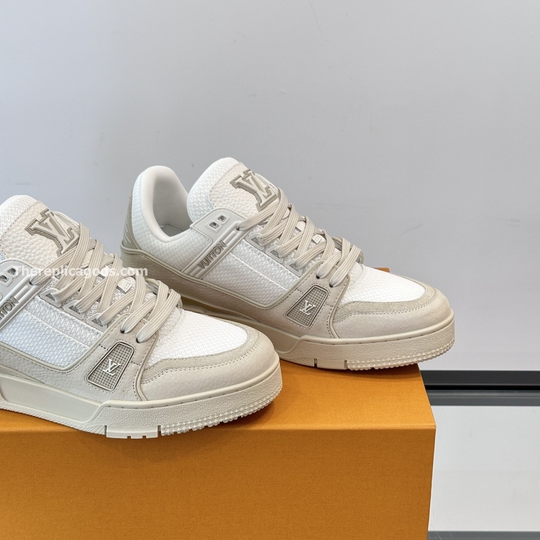 TRAINER SNEAKERS IN BEIGE - LV946