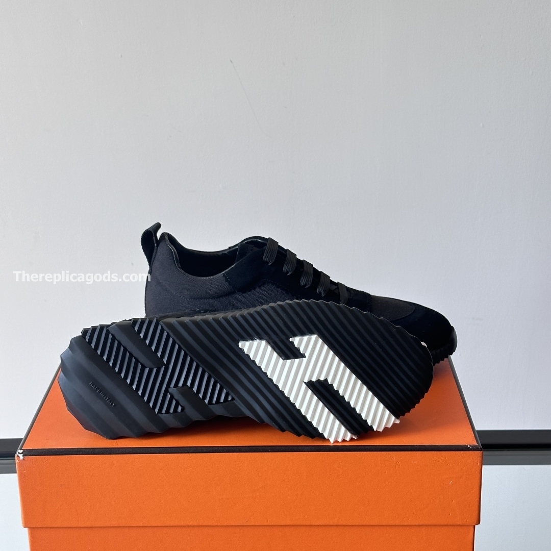 BOUNCING SNEAKERS IN BLACK - H274