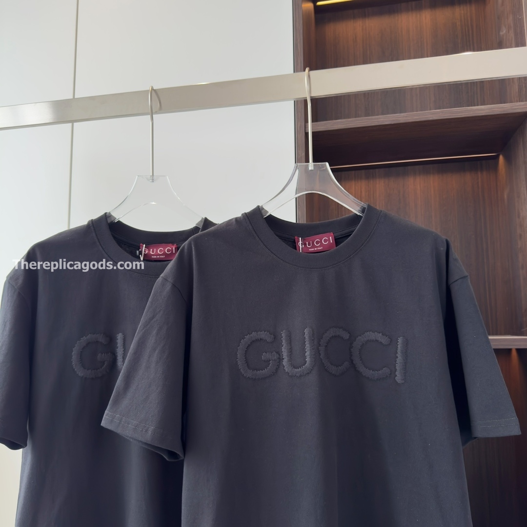 COTTON JERSEY T-SHIRT WITH EMBROIDERY IN BLACK - TP614
