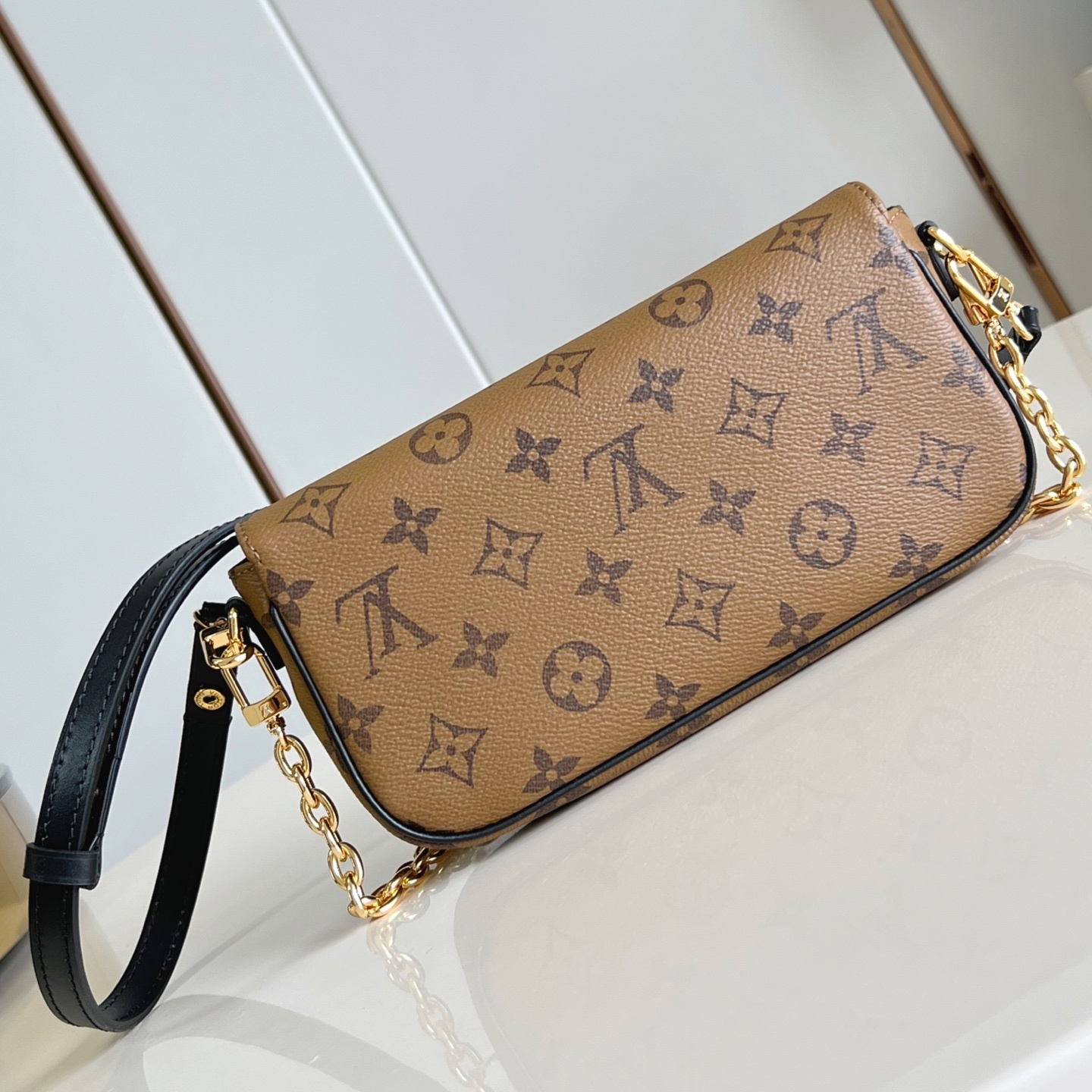 WALLET ON CHAIN IVY BROWN MONOGRAM REVERSE COATED CANVAS M26587