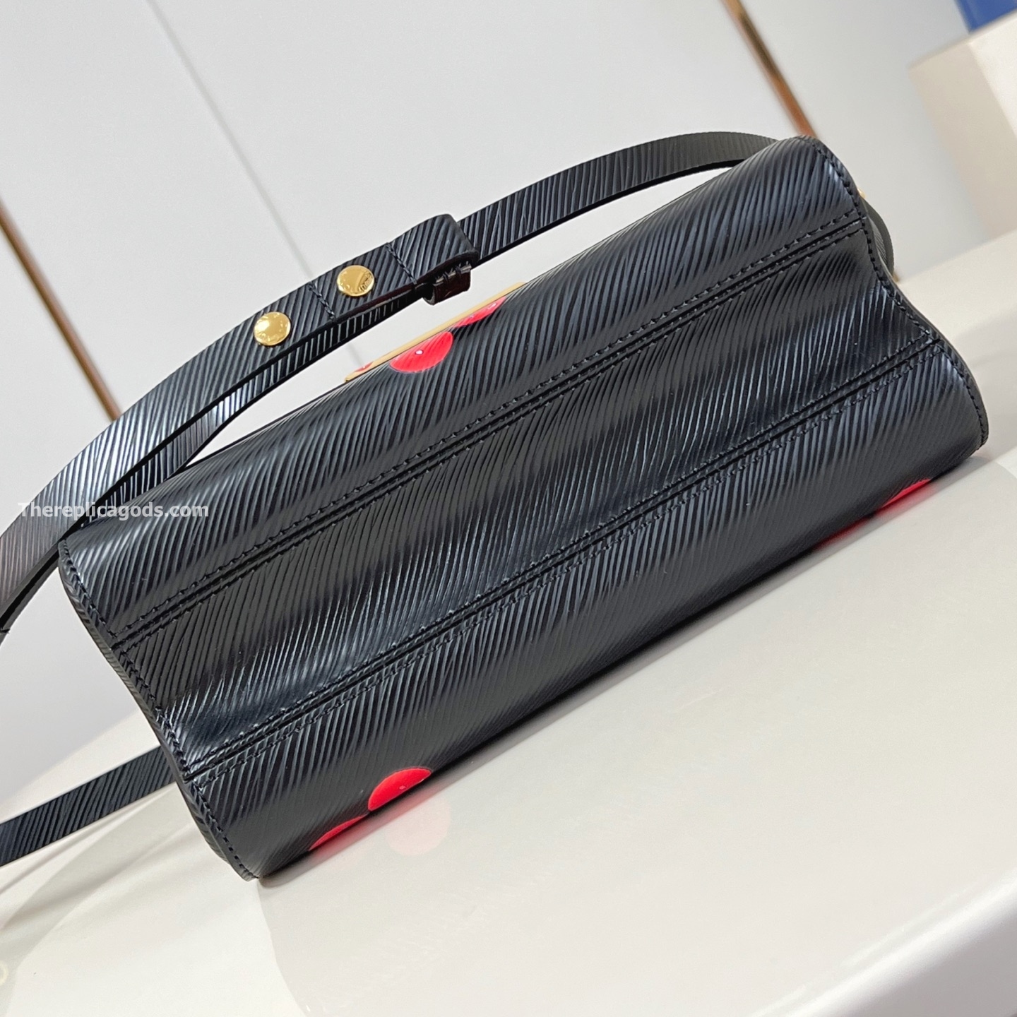 X TM TWIST MM HANDBAG BLACK EPI GRAINED COWHIDE LEATHER M14094