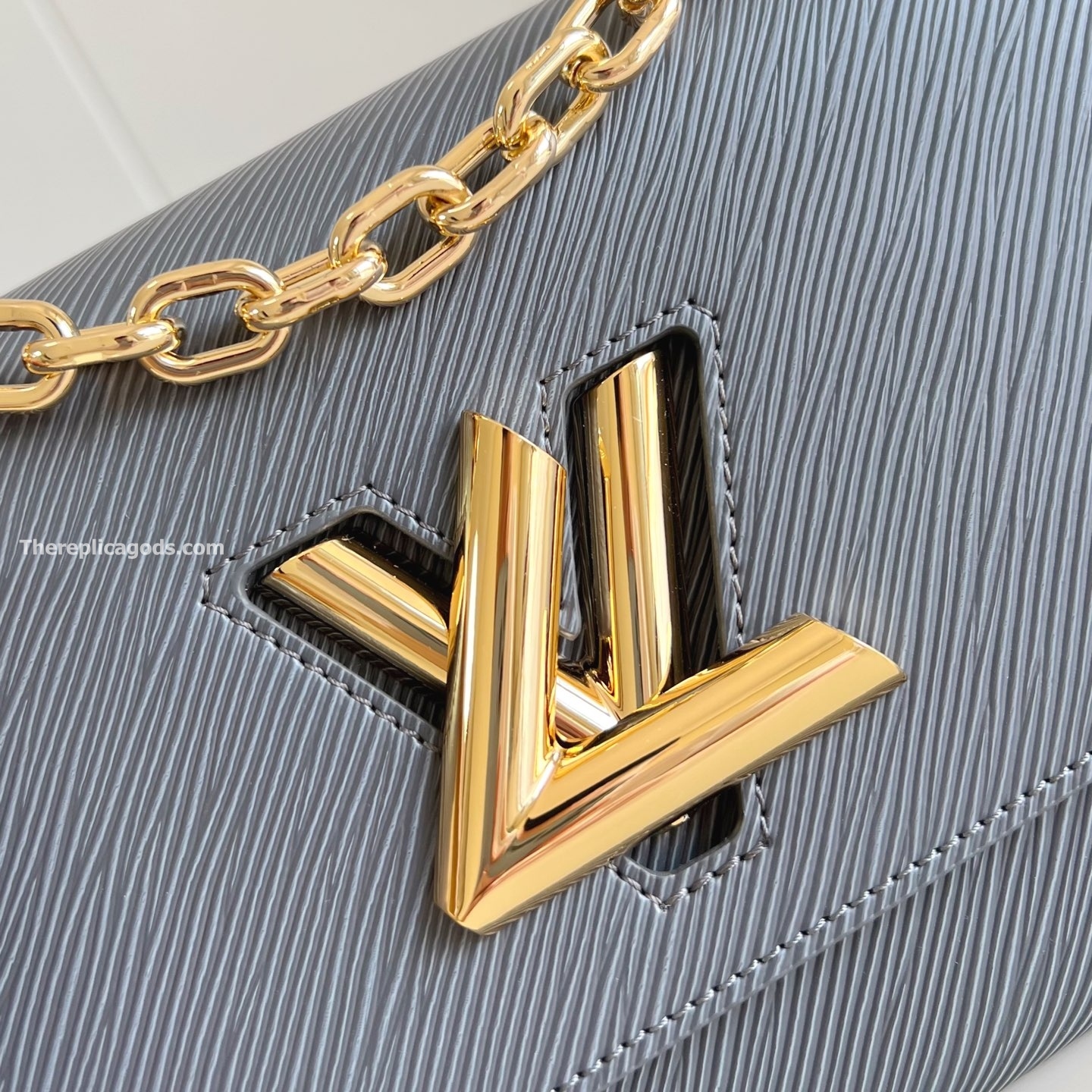 TWIST MM BAG GRAY EPI LEATHER M14059
