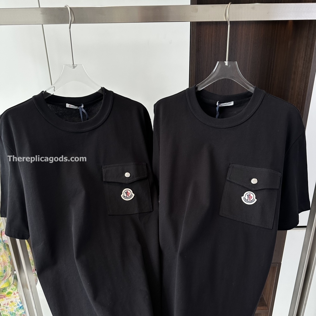 FRONT POCKET LOGO T-SHIRT IN BLACK - TP590
