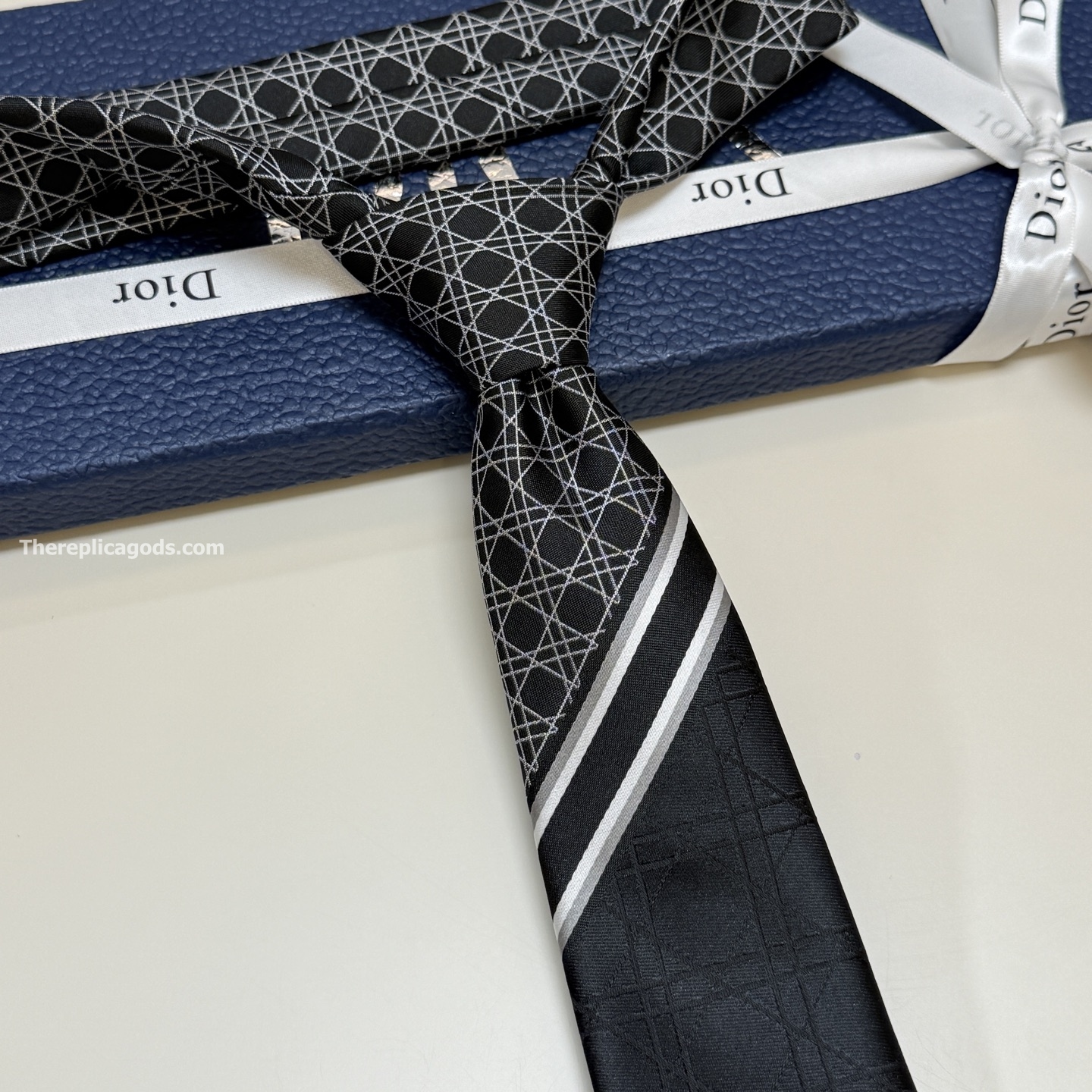 STRIPED CANNAGE TIE BLACK, GRAY AND WHITE SILK
