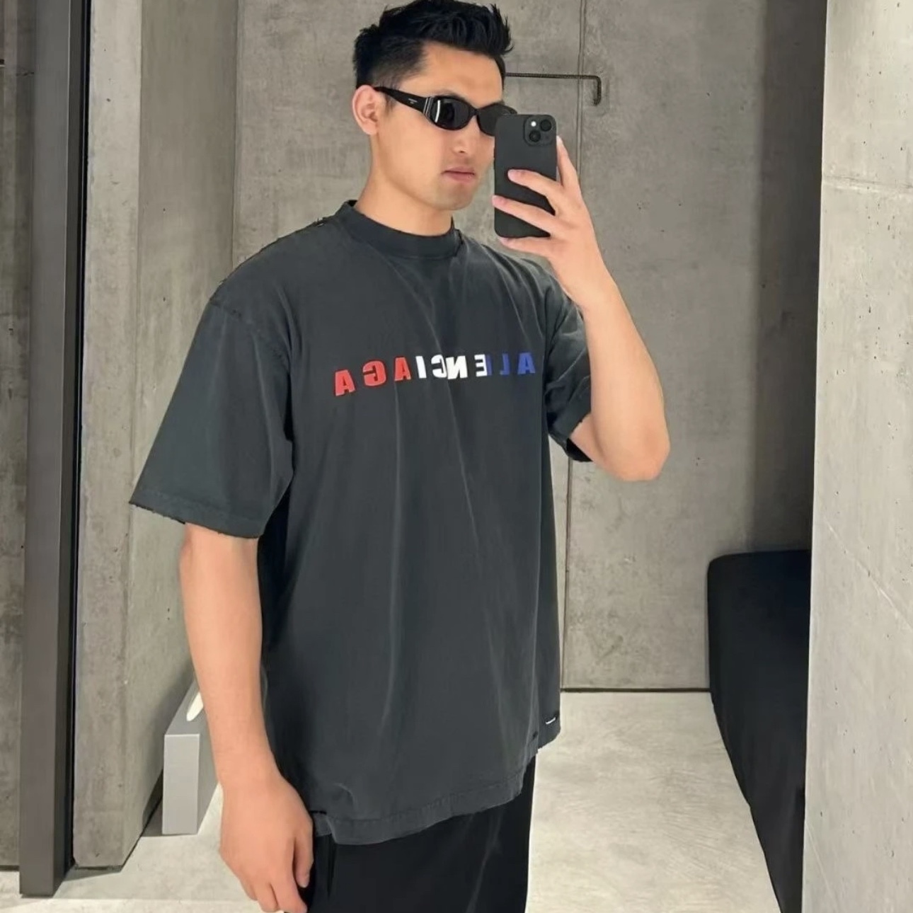 INTERNATIONAL T-SHIRT MEDIUM FIT IN FADED BLACK - TP579