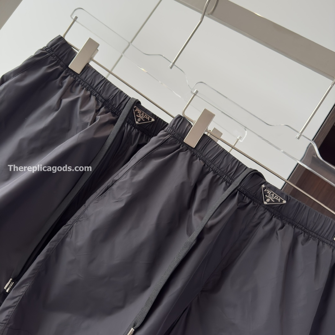 NYLON SHORTS IN BLACK - TP645