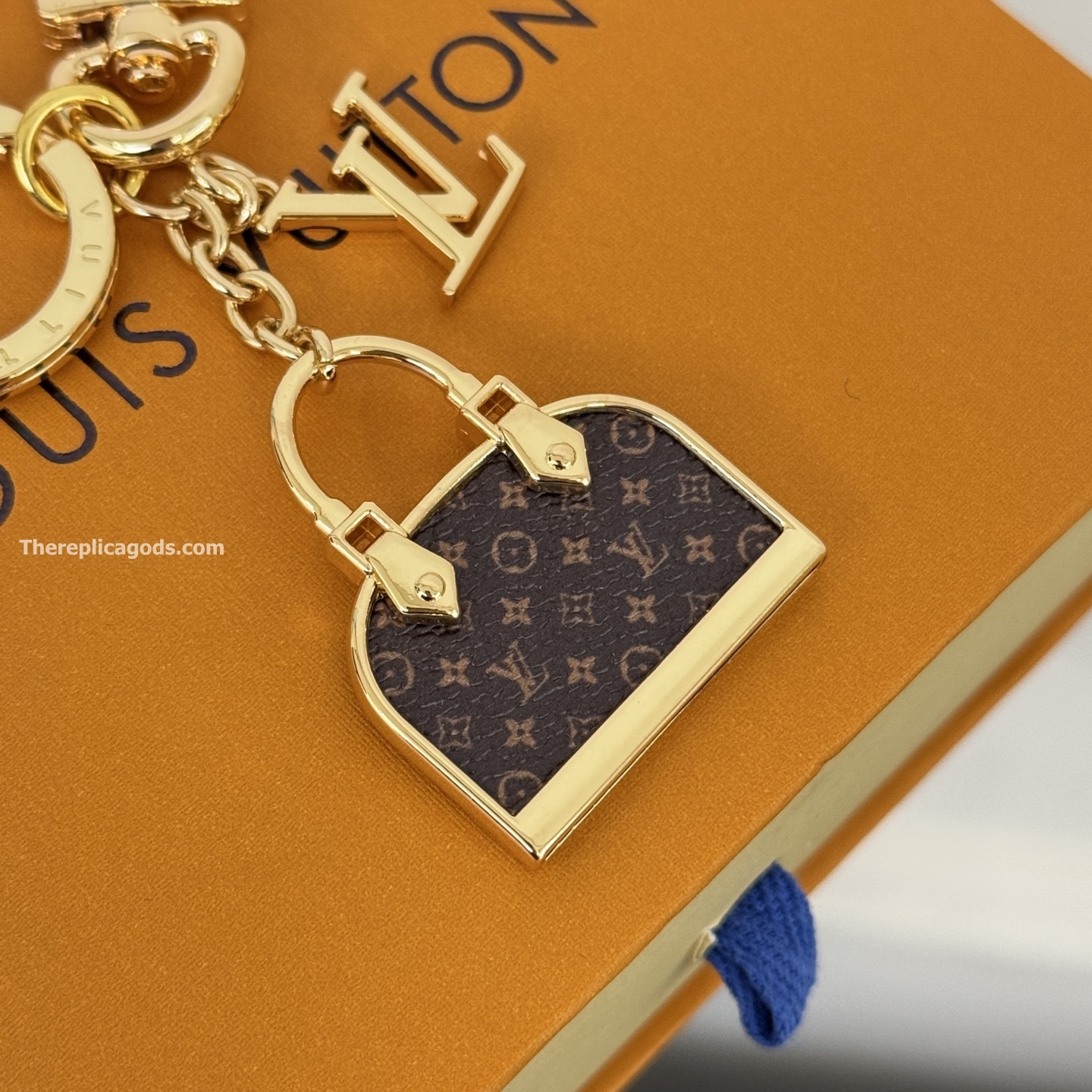 ALMA BAG CHARM METAL WITH GOLD-COLOUR FINISH M01799