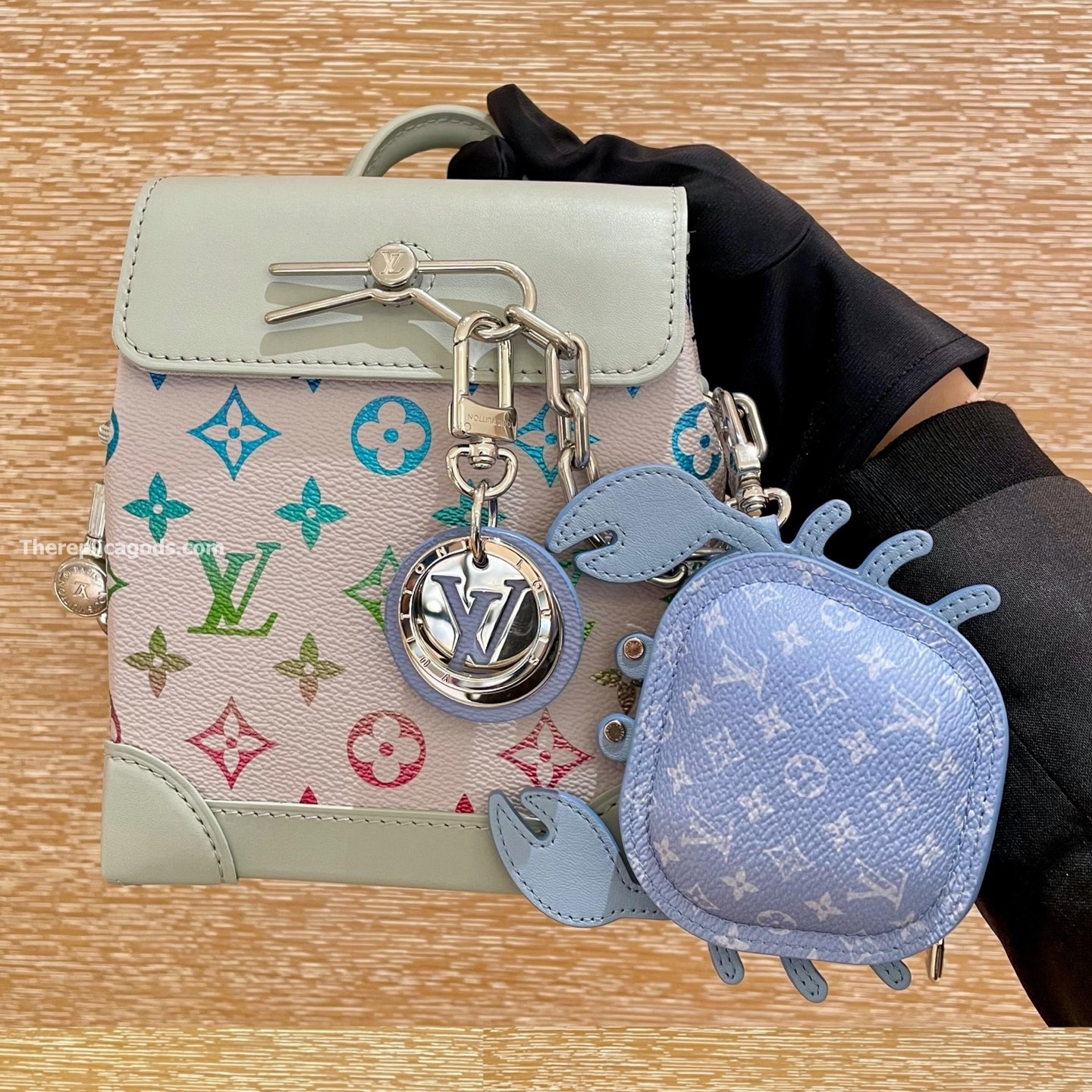 CRAB BAG CHARM M02525