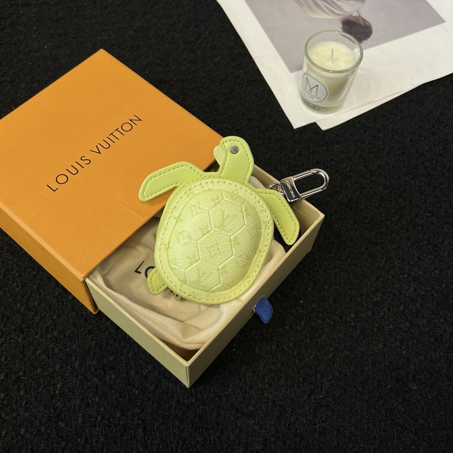 TURTLE POUCH BAG CHARM IN LIME M02526