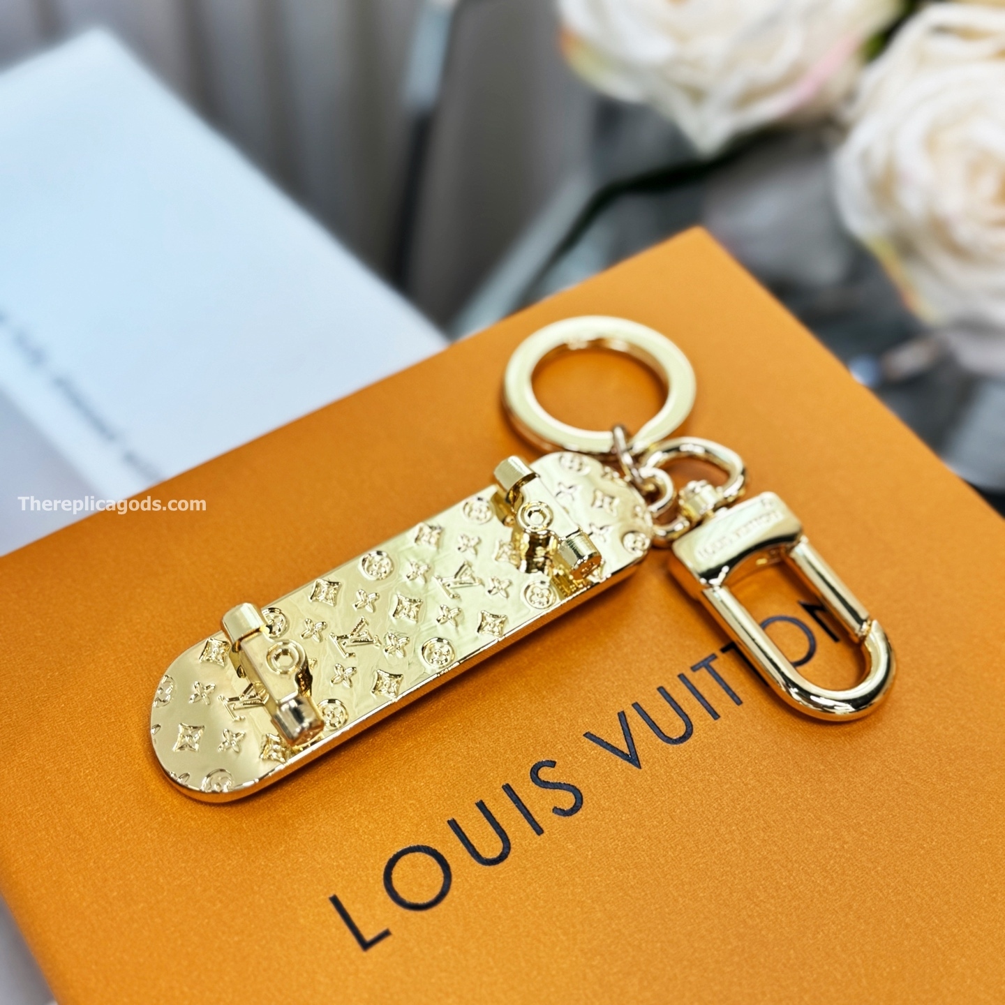 SKATE KEY HOLDER AND BAG CHARM M02187