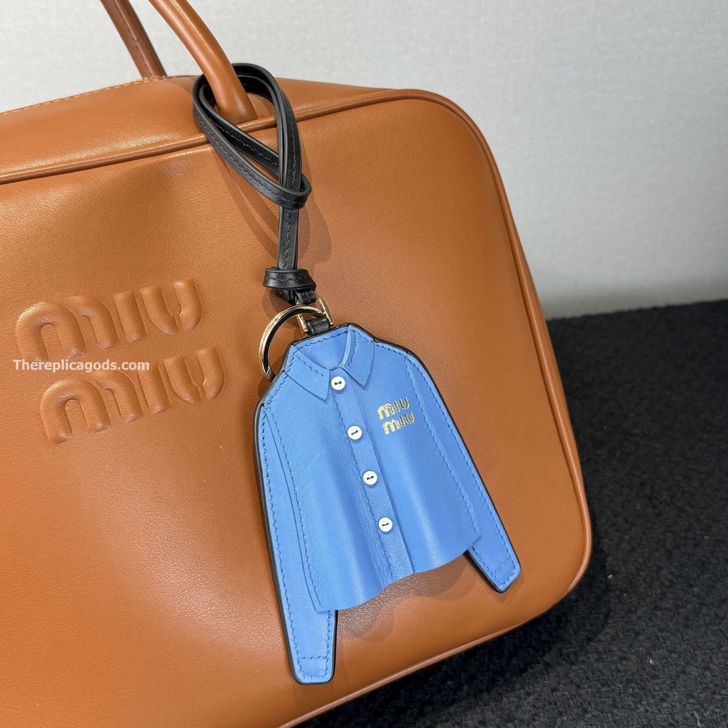 LEATHER SHIRT KEYCHAIN IN BLUE