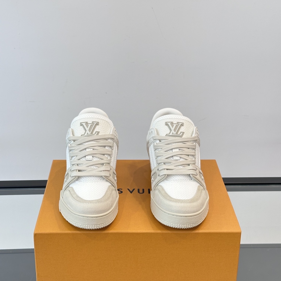 TRAINER SNEAKERS IN BEIGE - LV946