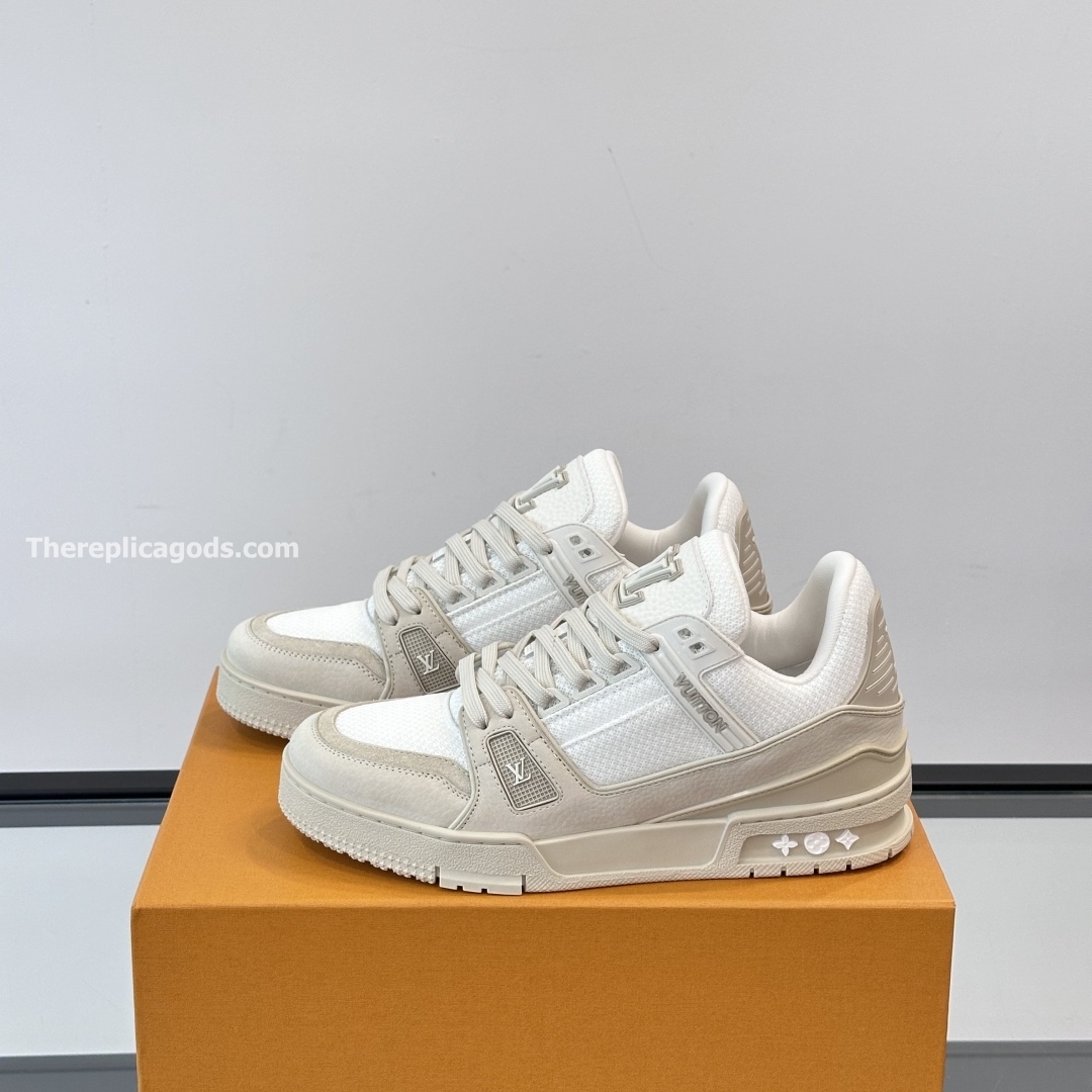 TRAINER SNEAKERS IN BEIGE - LV946