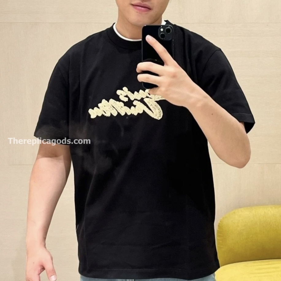 EMBROIDERED SIGNATURE T-SHIRT IN BLACK - TP662