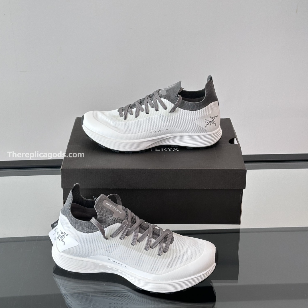 NORVAN SL 3 SNEAKERS IN WHITE AND GREY