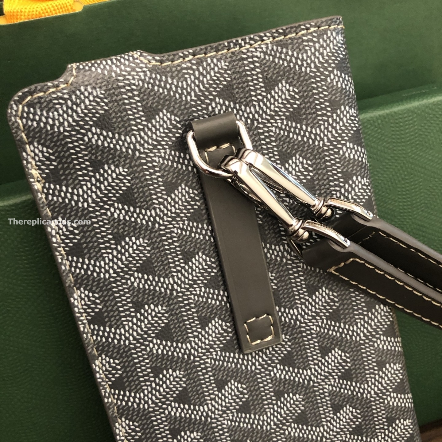 MONTMARTRE GM CASE IN GREY