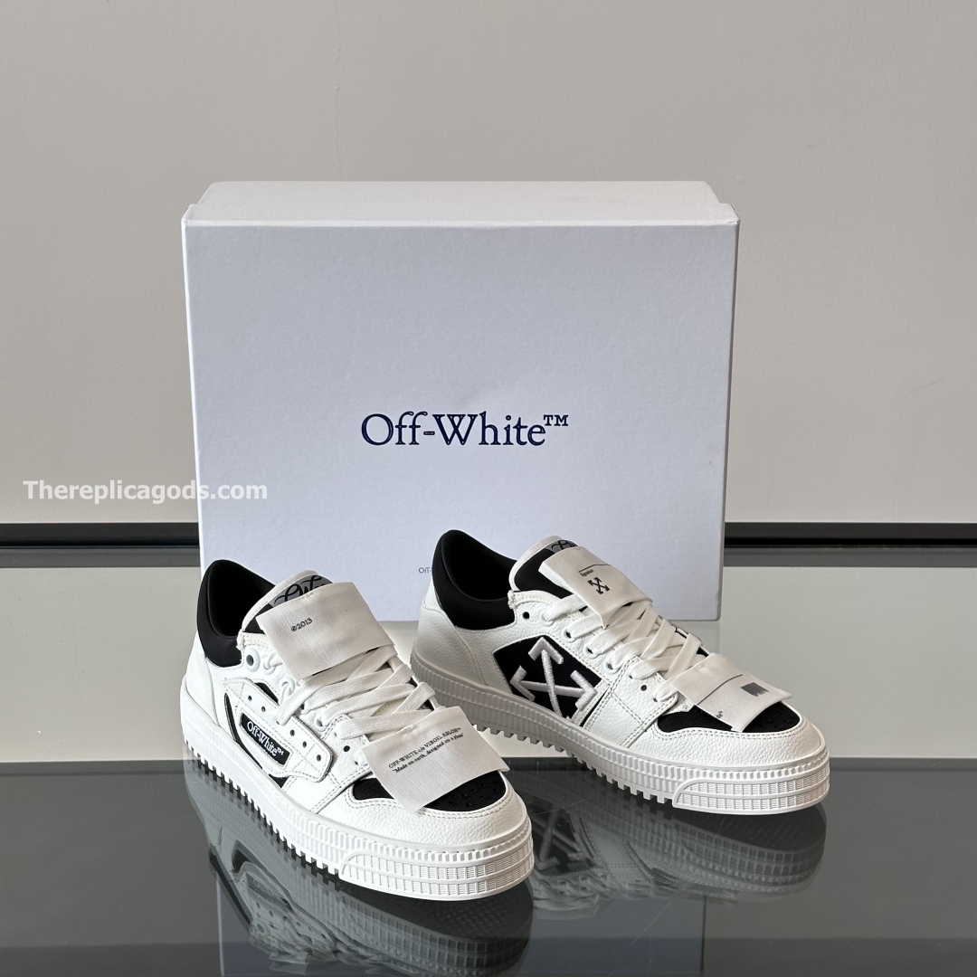 3.0 OFF-COURT SNEAKERS IN WHITE AND BLACK - OW50