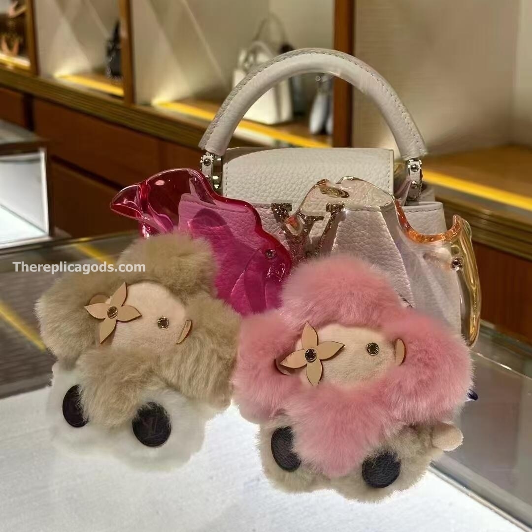 MY VIVIENNE BAG CHARM IN PINK M02348