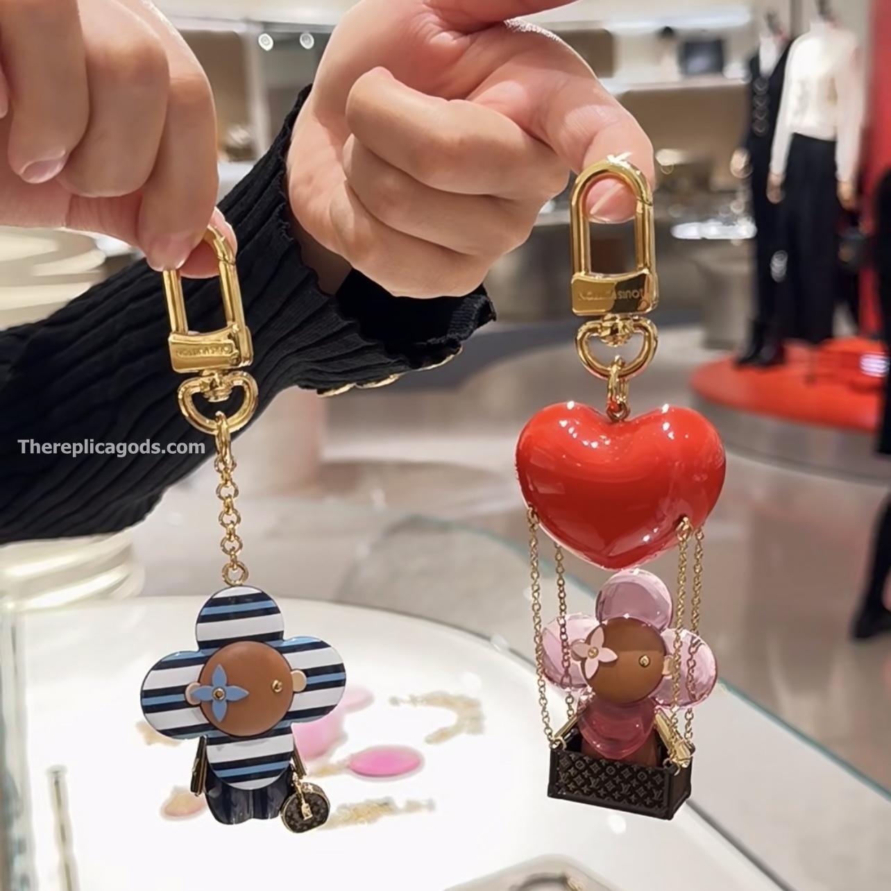 NAUTICAL VIVIENNE BAG CHARM AND KEY HOLDER M01811