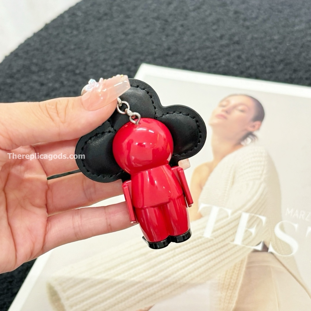 VIVIENNE DIVER BAG CHARM AND KEY HOLDER M00748