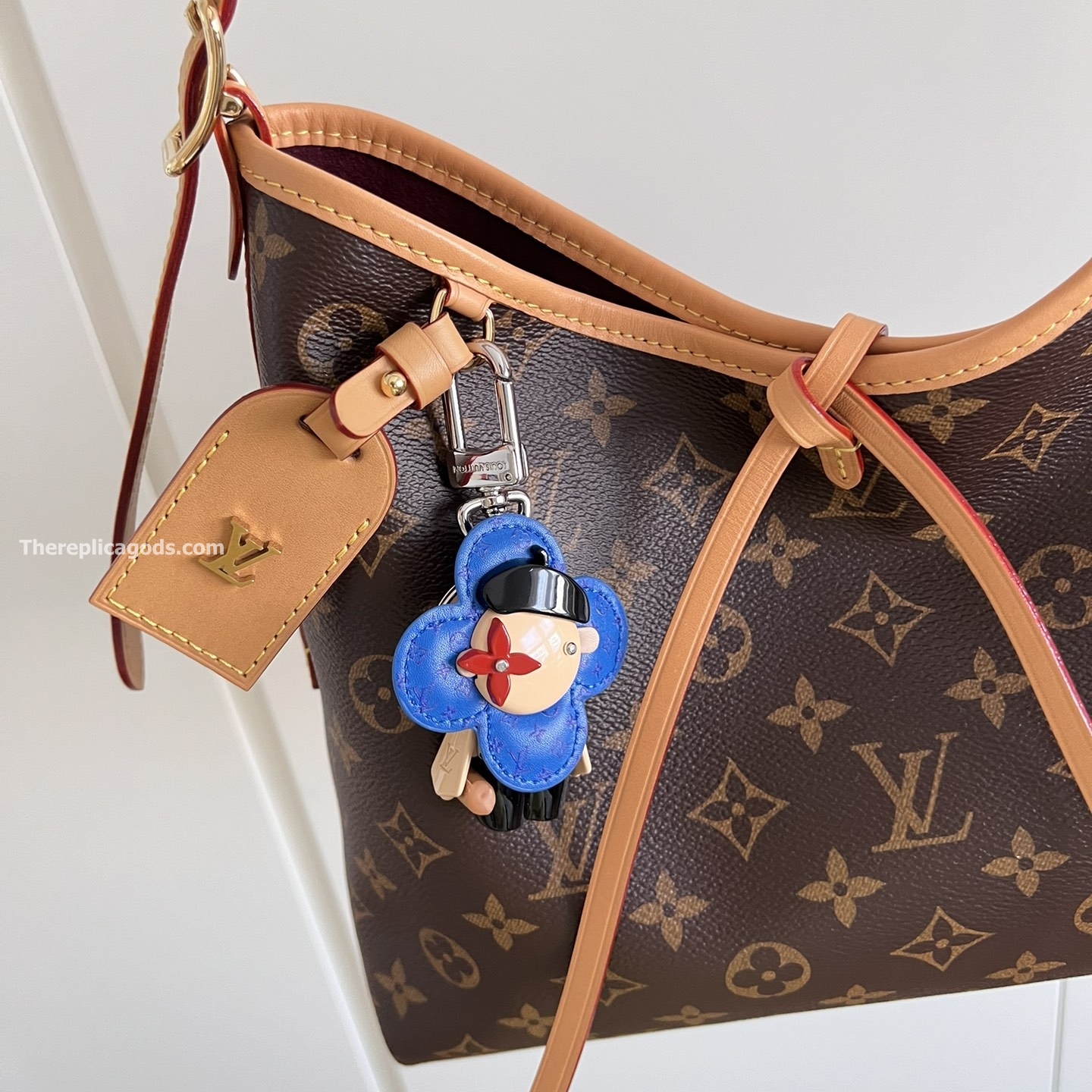 VIVIENNE IN PARIS BAG CHARM AND KEY HOLDER M01937