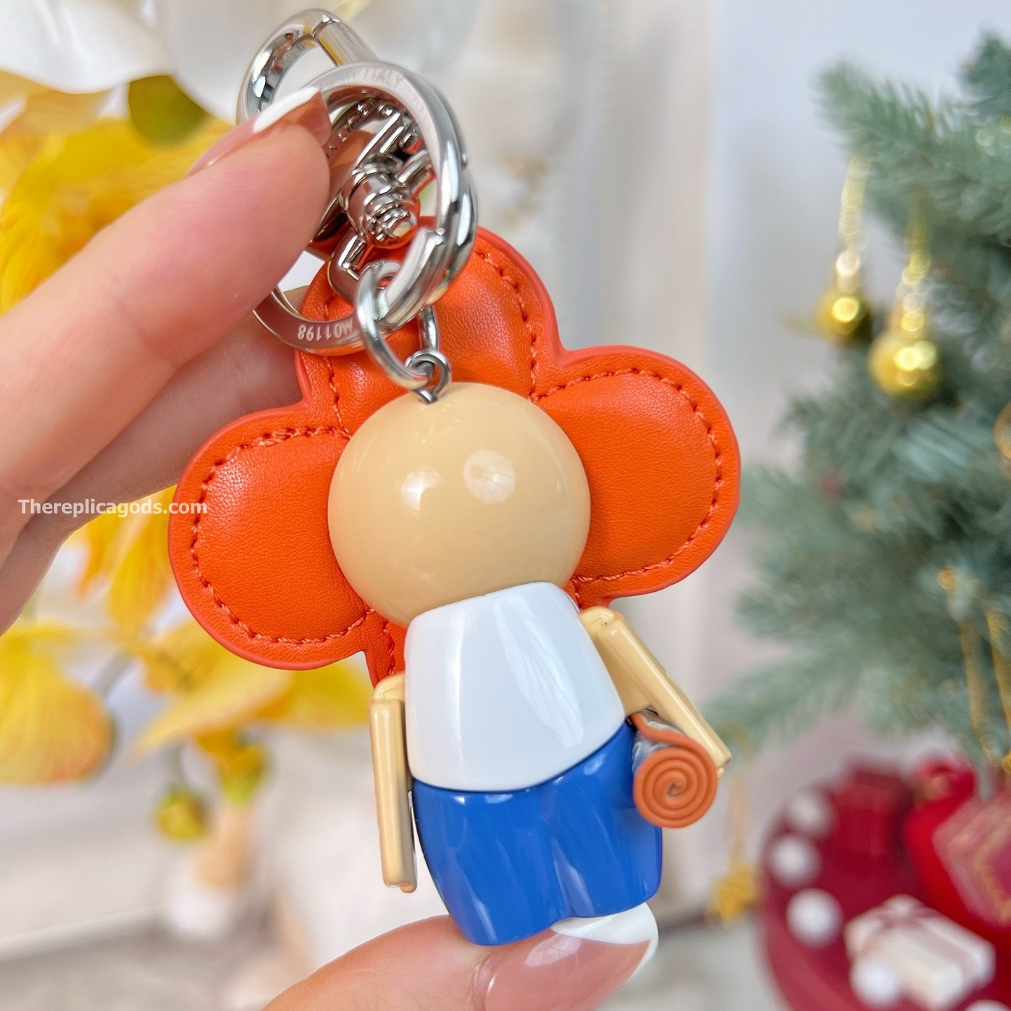 VIVIENNE GYM BAG CHARM AND KEY HOLDER M01198