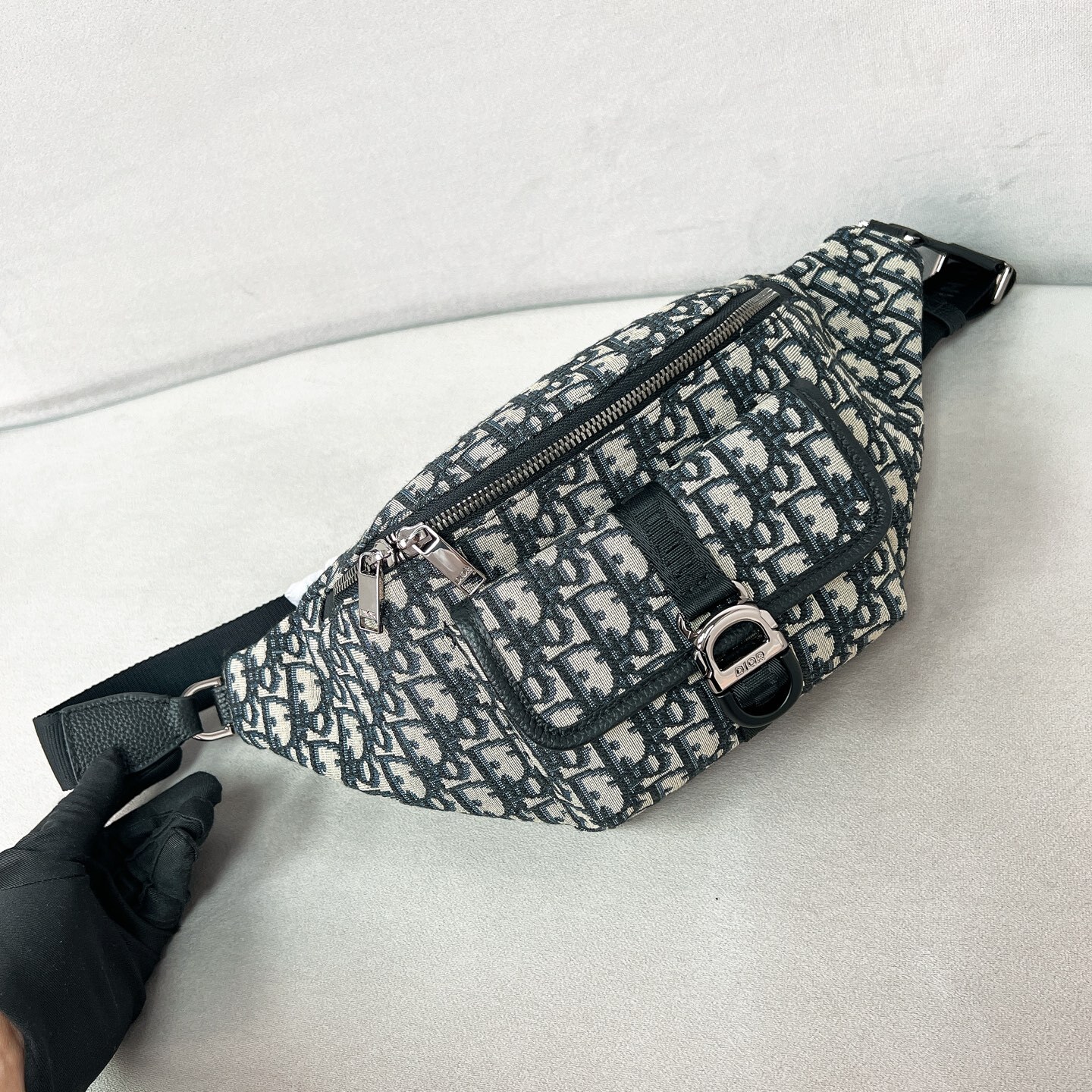 8 BELT BAG BEIGE AND BLACK OBLIQUE JACQUARD