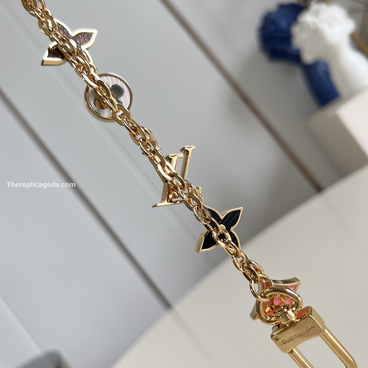 SPRING STREET CHAIN BAG CHARM M01188