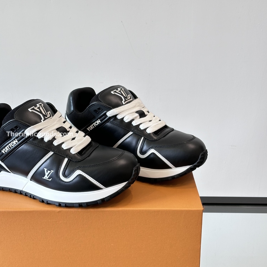 RUN AWAY MAXI SNEAKERS IN BLACK - LV942