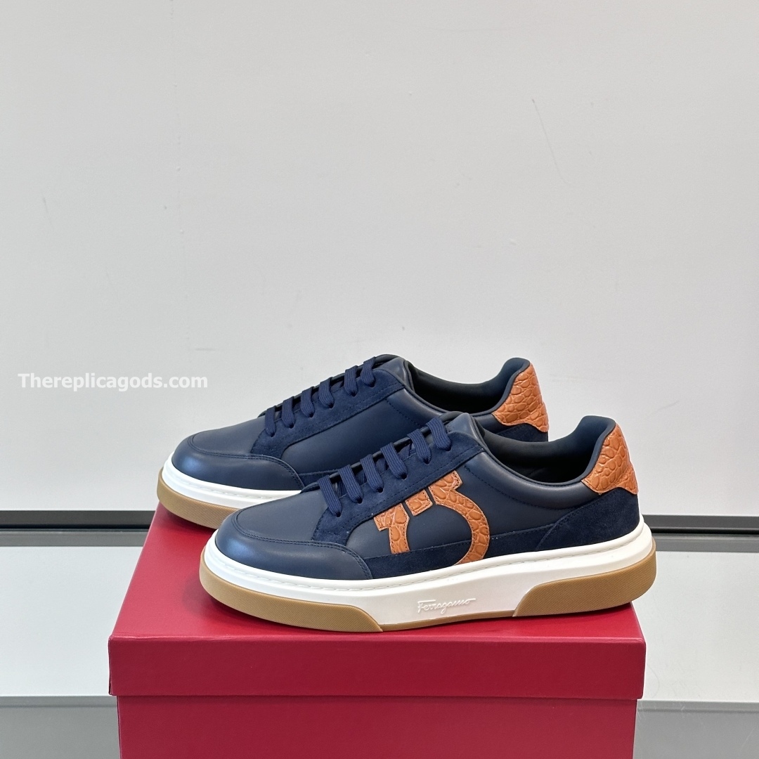 LOW TOP SNEAKERS WITH GANCINI OUTLINE - OW67