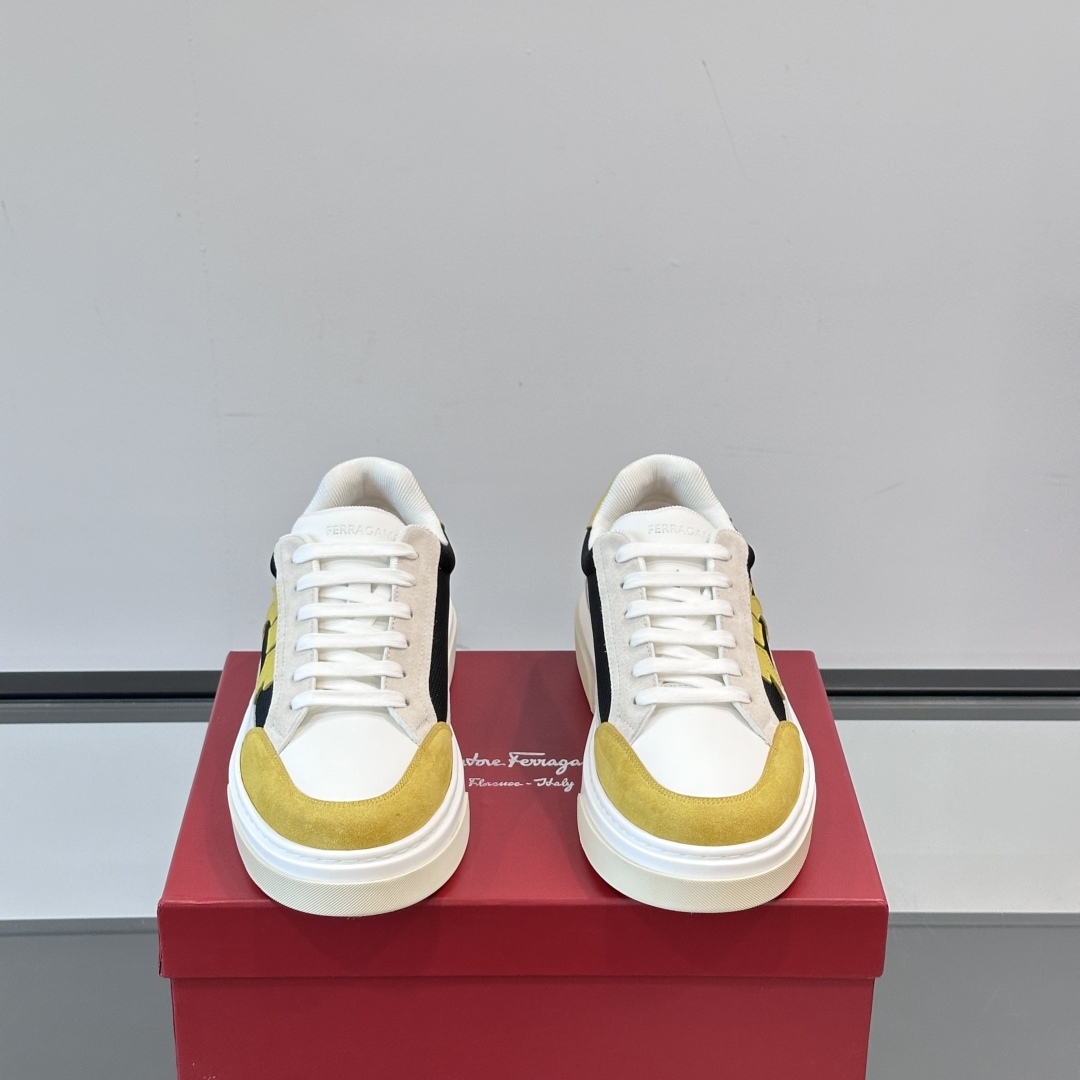 LOW TOP SNEAKERS WITH GANCINI OUTLINE - OW66