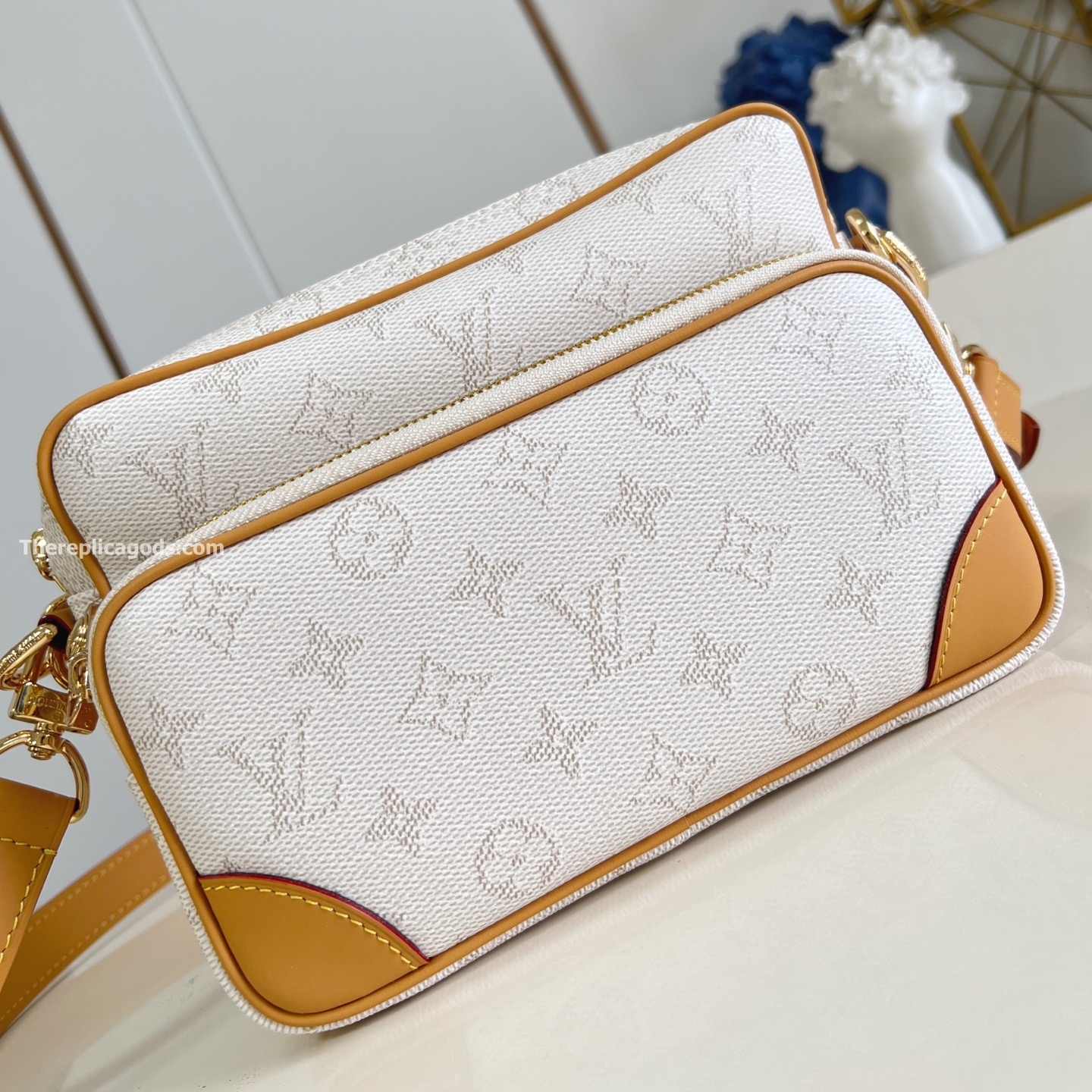 NIL CROSSBAG OFF-WHITE MONOGRAM HERITAGE CANVAS M14682