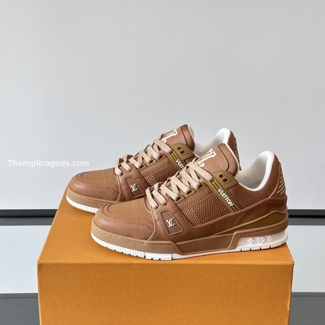 TRAINER SNEAKERS IN BROWN - LV936