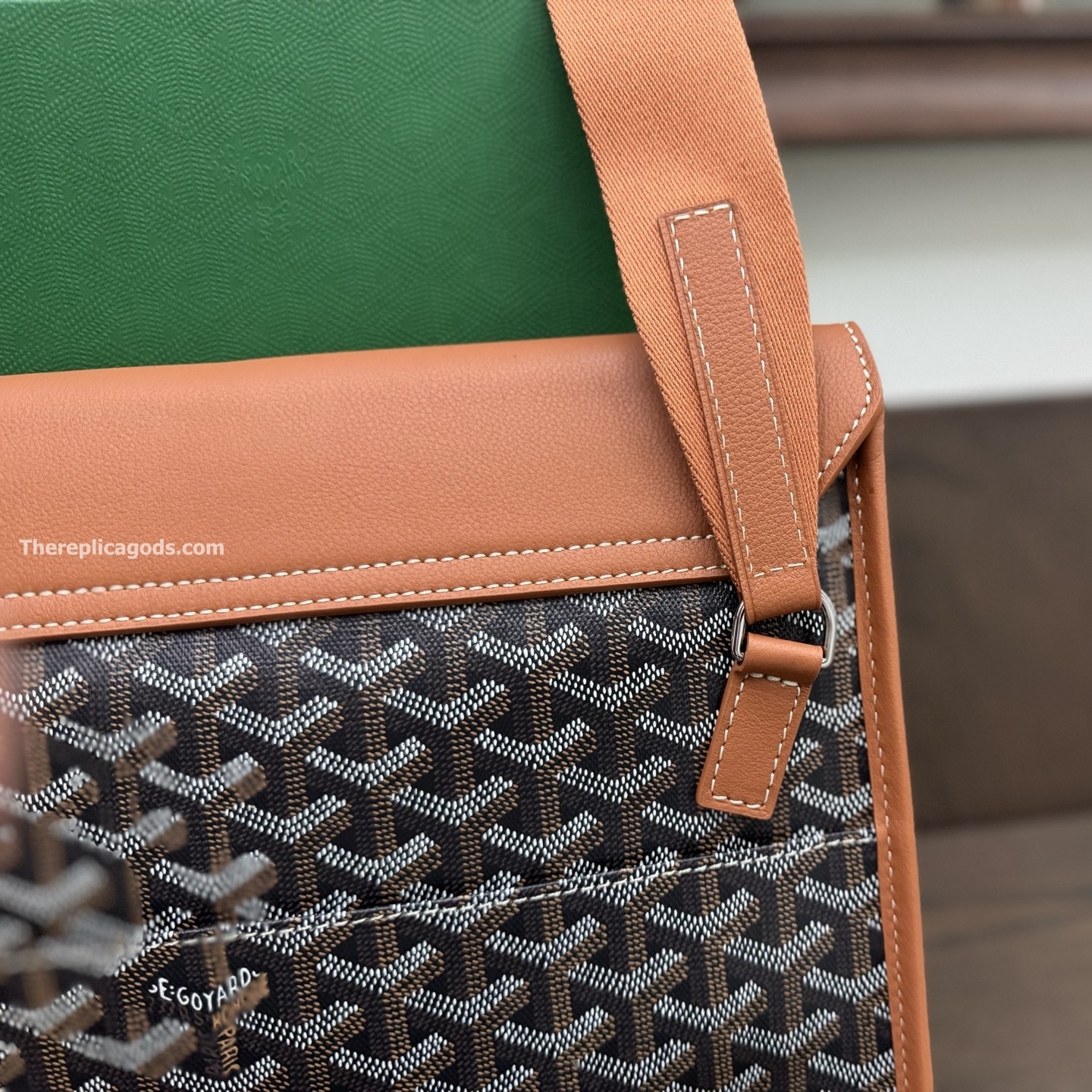 COURSIER MESSENGER BAG IN BLACK AND TAN