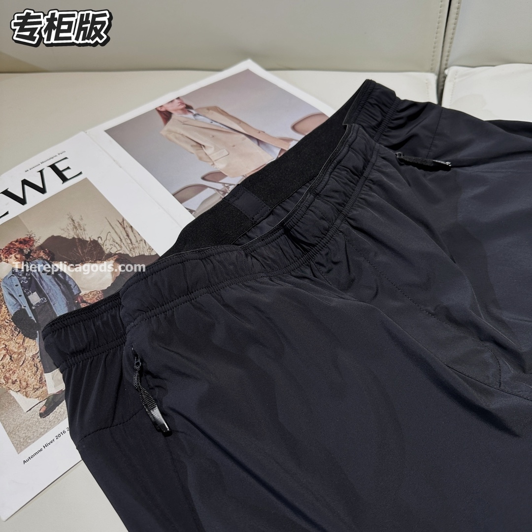 LOGO SHORTS IN BLACK - TP630