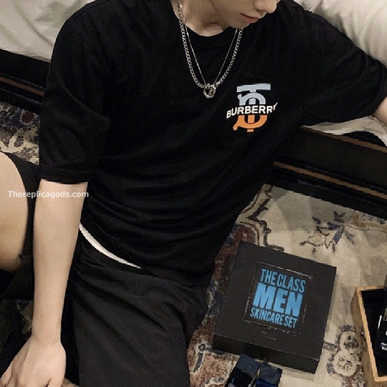 MONOGRAM MOTIF OVERSIZED T-SHIRT IN BLACK - TP660