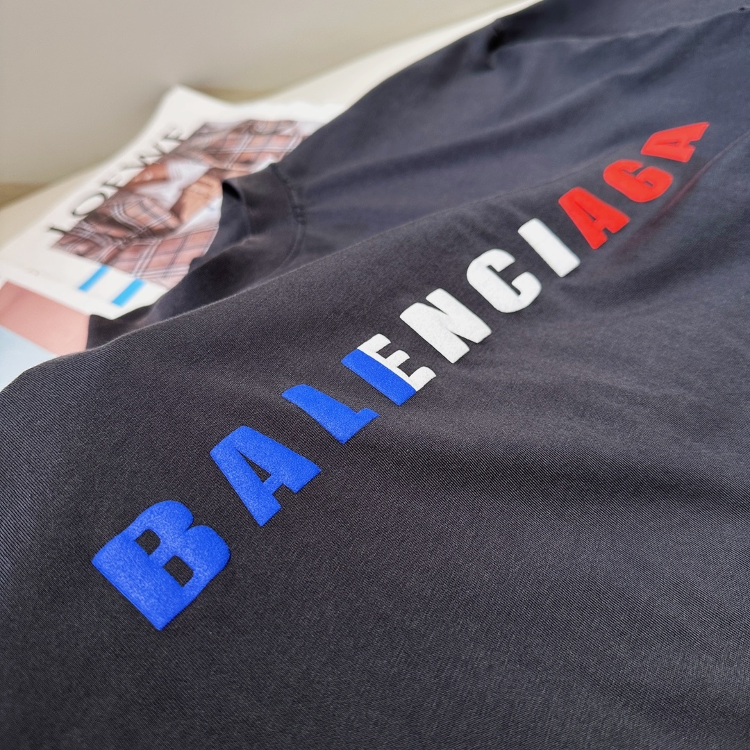 INTERNATIONAL T-SHIRT MEDIUM FIT IN FADED BLACK - TP579
