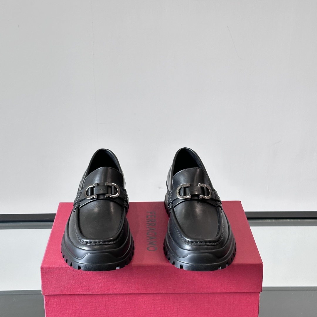 LEATHER LOAFERS IN BLACK - SF78