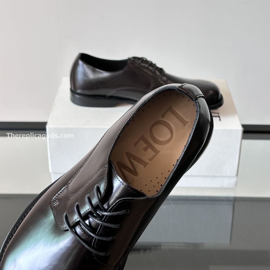 LEATHER LACE-UP SHOES IN BLACK